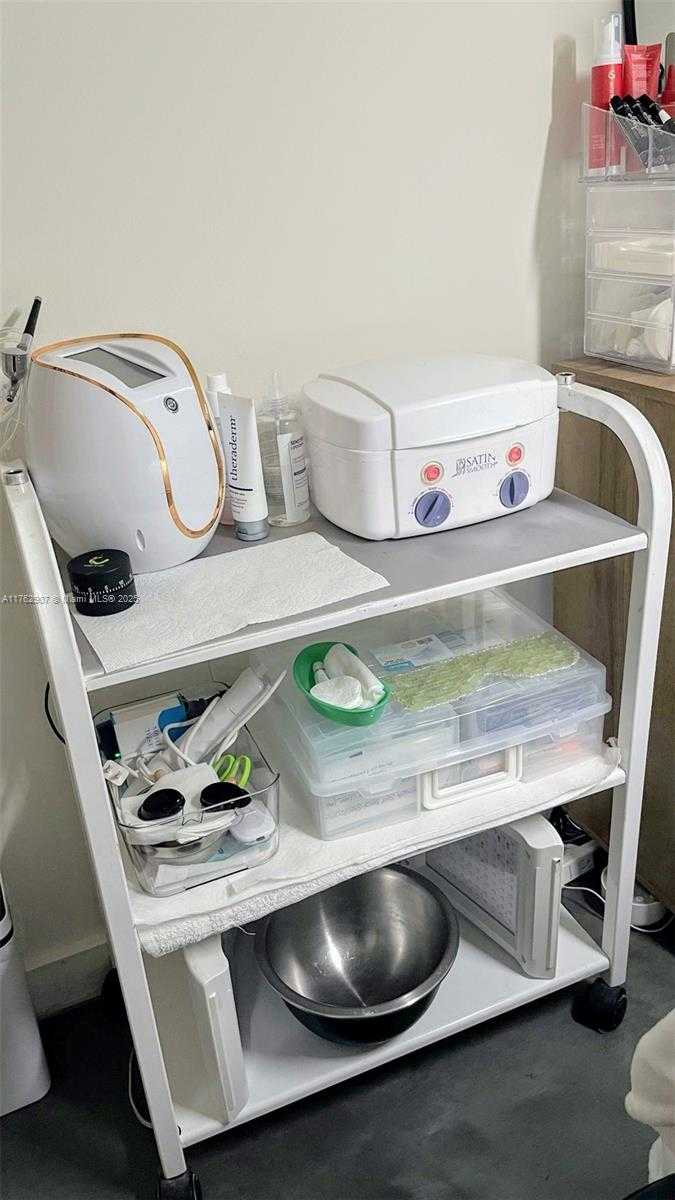 Small Image of FOR LEASE, Out of City Number 11