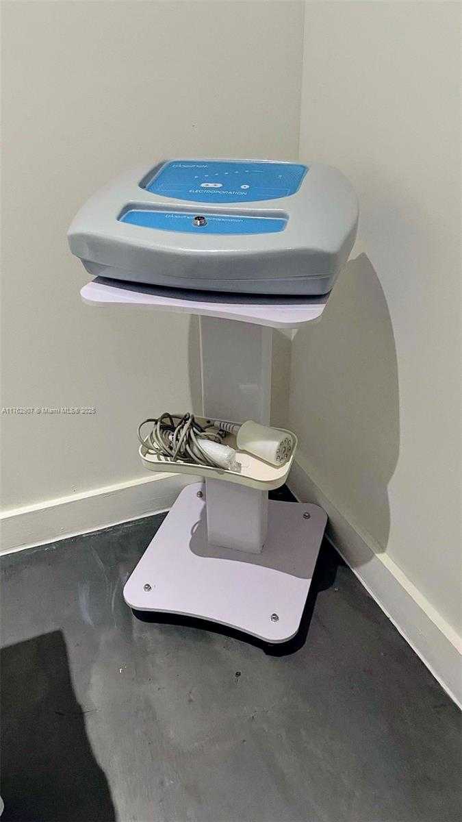 Small Image of FOR LEASE, Out of City Number 2