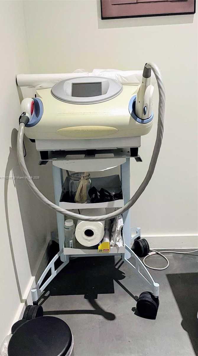 Small Image of FOR LEASE, Out of City Number 4