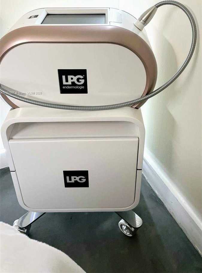 Small Image of FOR LEASE, Out of City Number 5