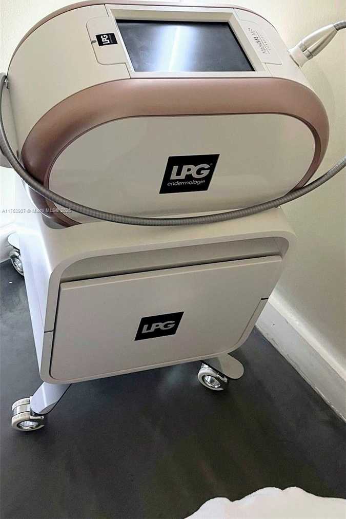 Small Image of FOR LEASE, Out of City Number 6