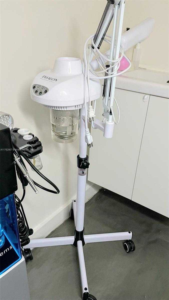 Small Image of FOR LEASE, Out of City Number 7