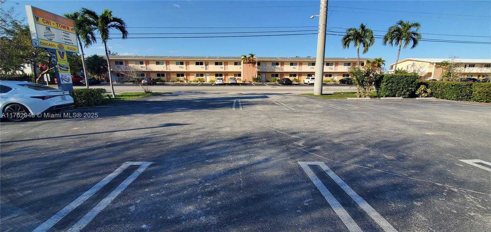 Small Image of 330 EAST MCNAB RD, Pompano Beach Number 4