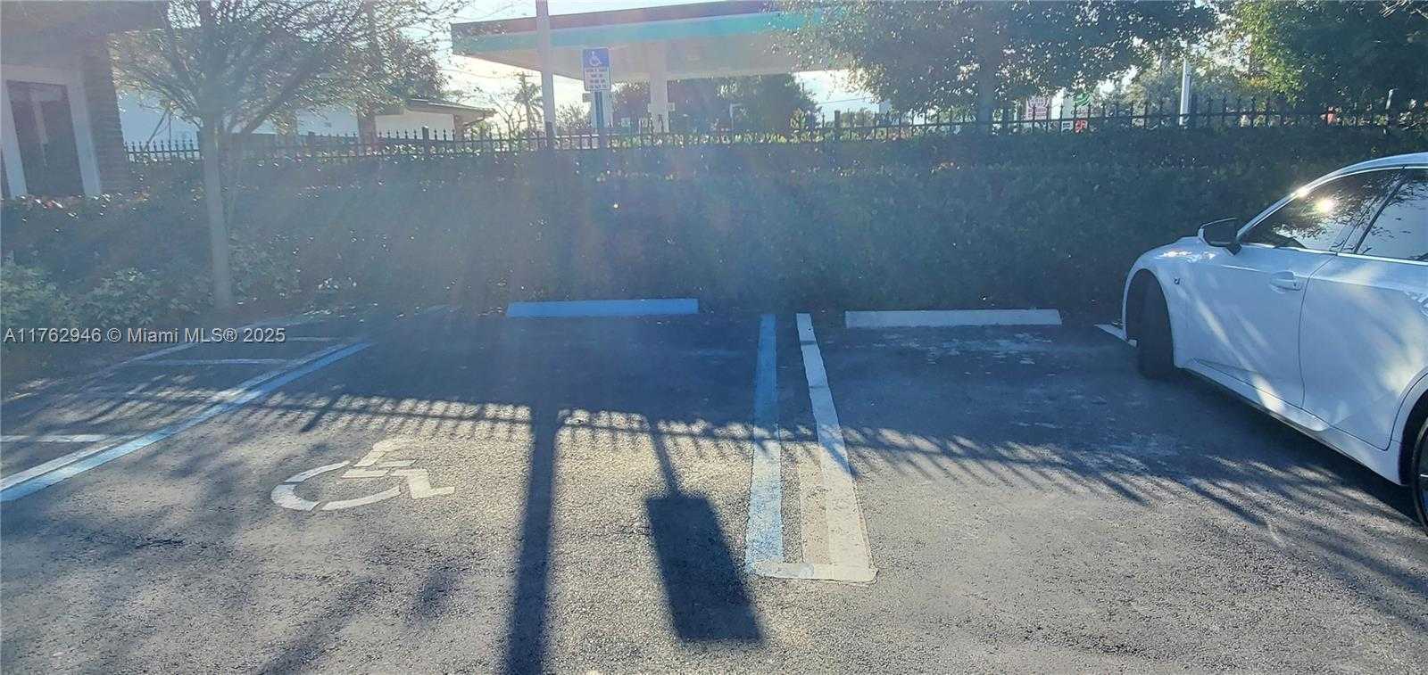 Small Image of 330 EAST MCNAB RD, Pompano Beach Number 5