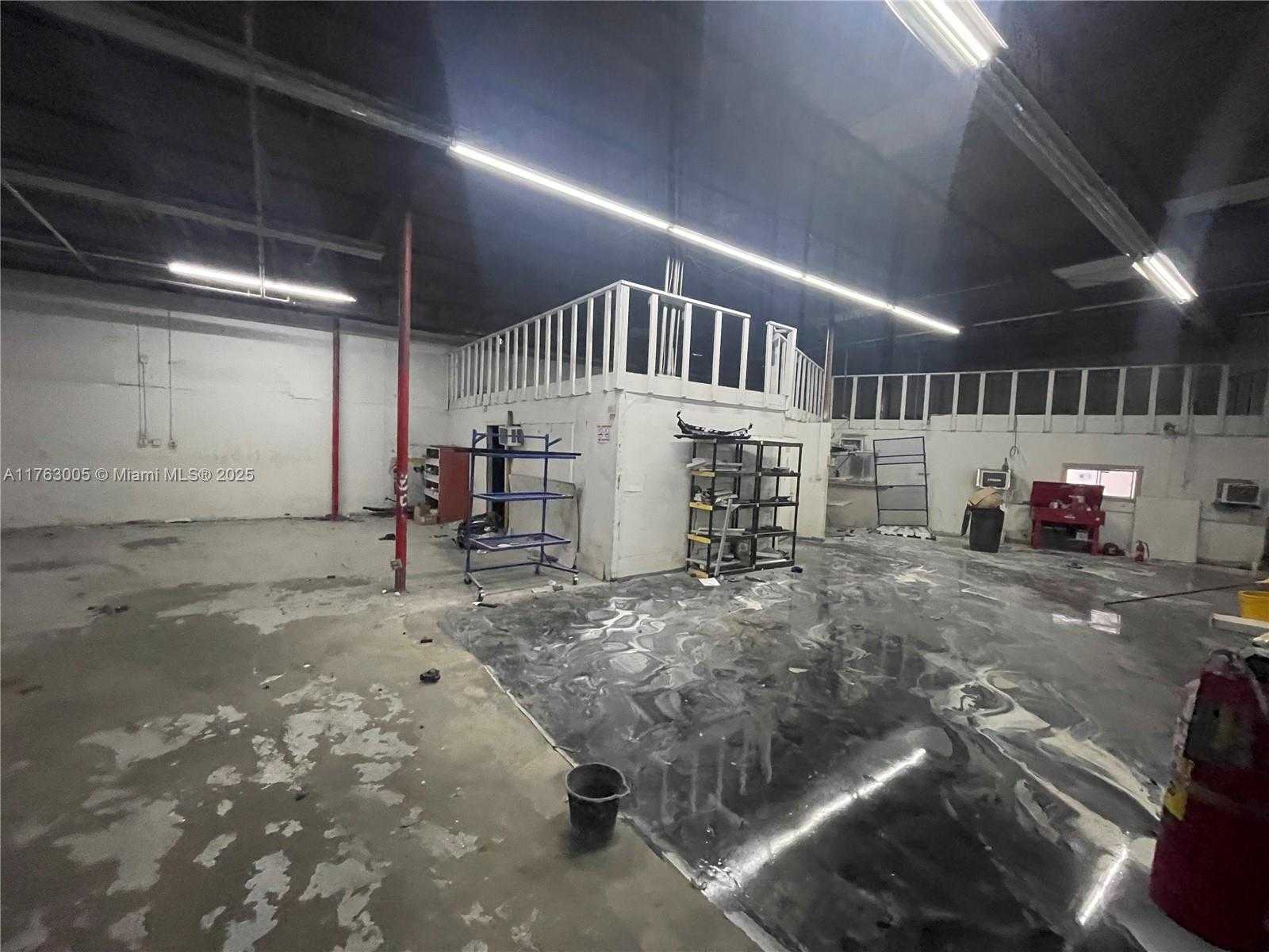 Small Image of 3580 NORTH WEST 52ND ST, Miami Number 3
