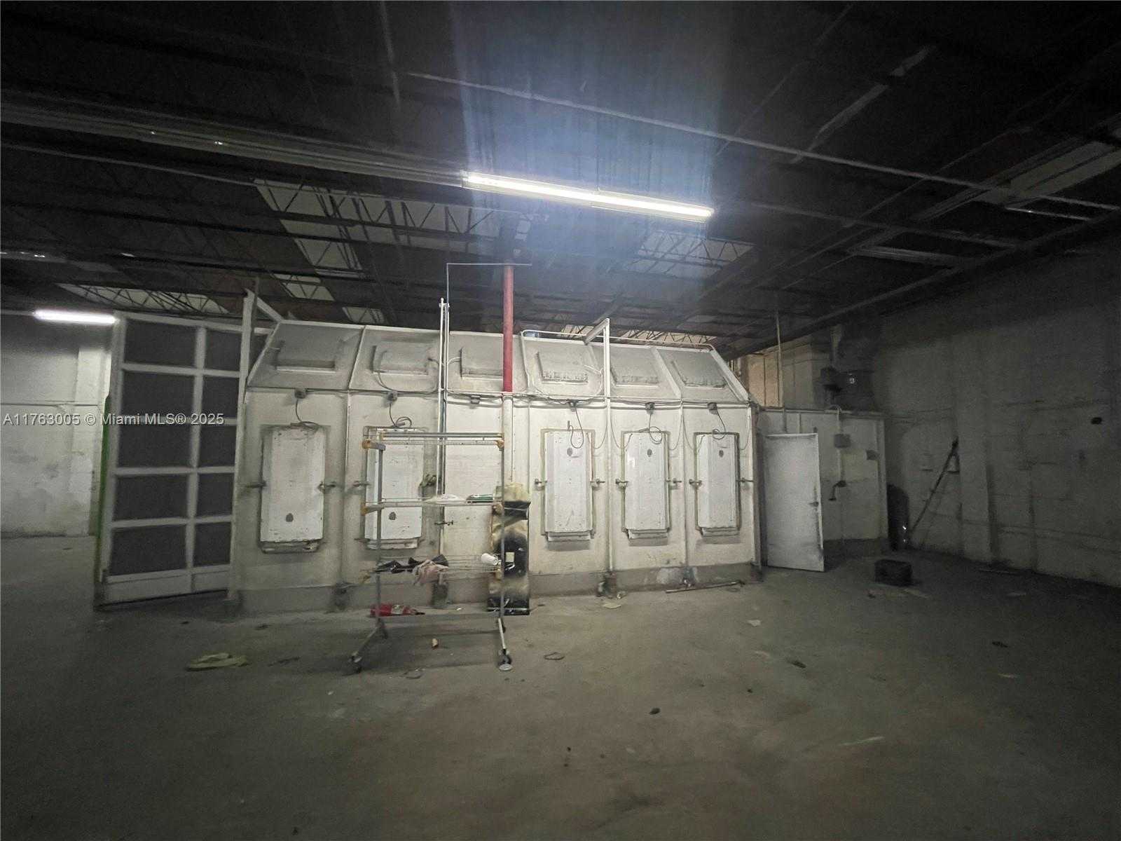 Small Image of 3580 NORTH WEST 52ND ST, Miami Number 7