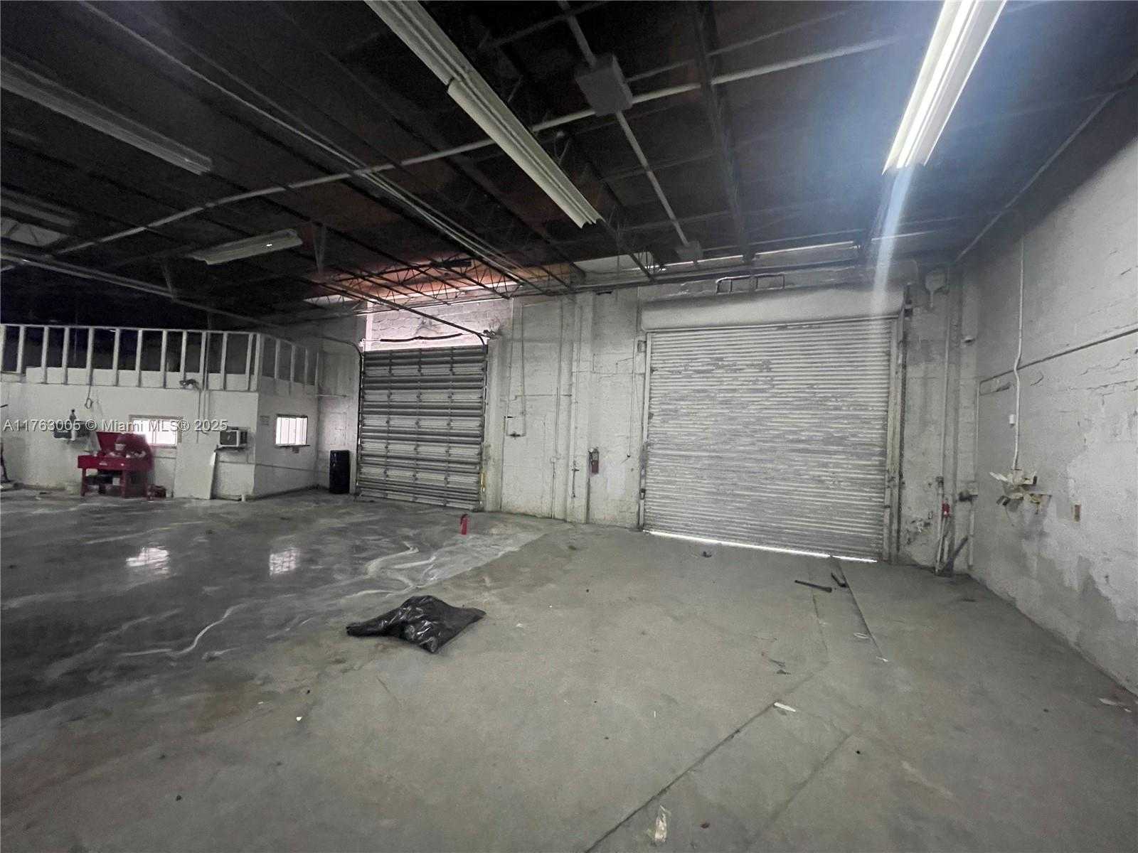 Small Image of 3580 NORTH WEST 52ND ST, Miami Number 9