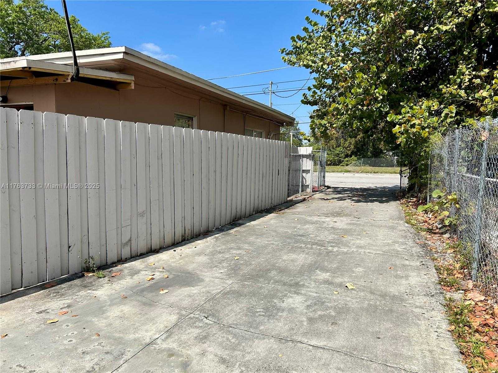 Small Image of 1940 ALI BABA AVE, Opa-Locka Number 23