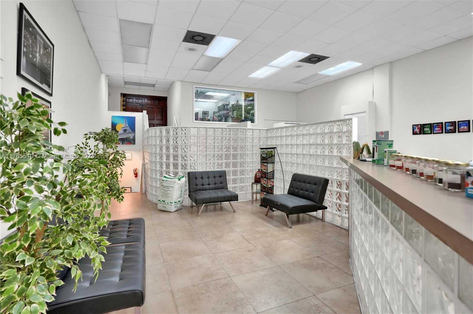 Small Image of Miami Number 19
