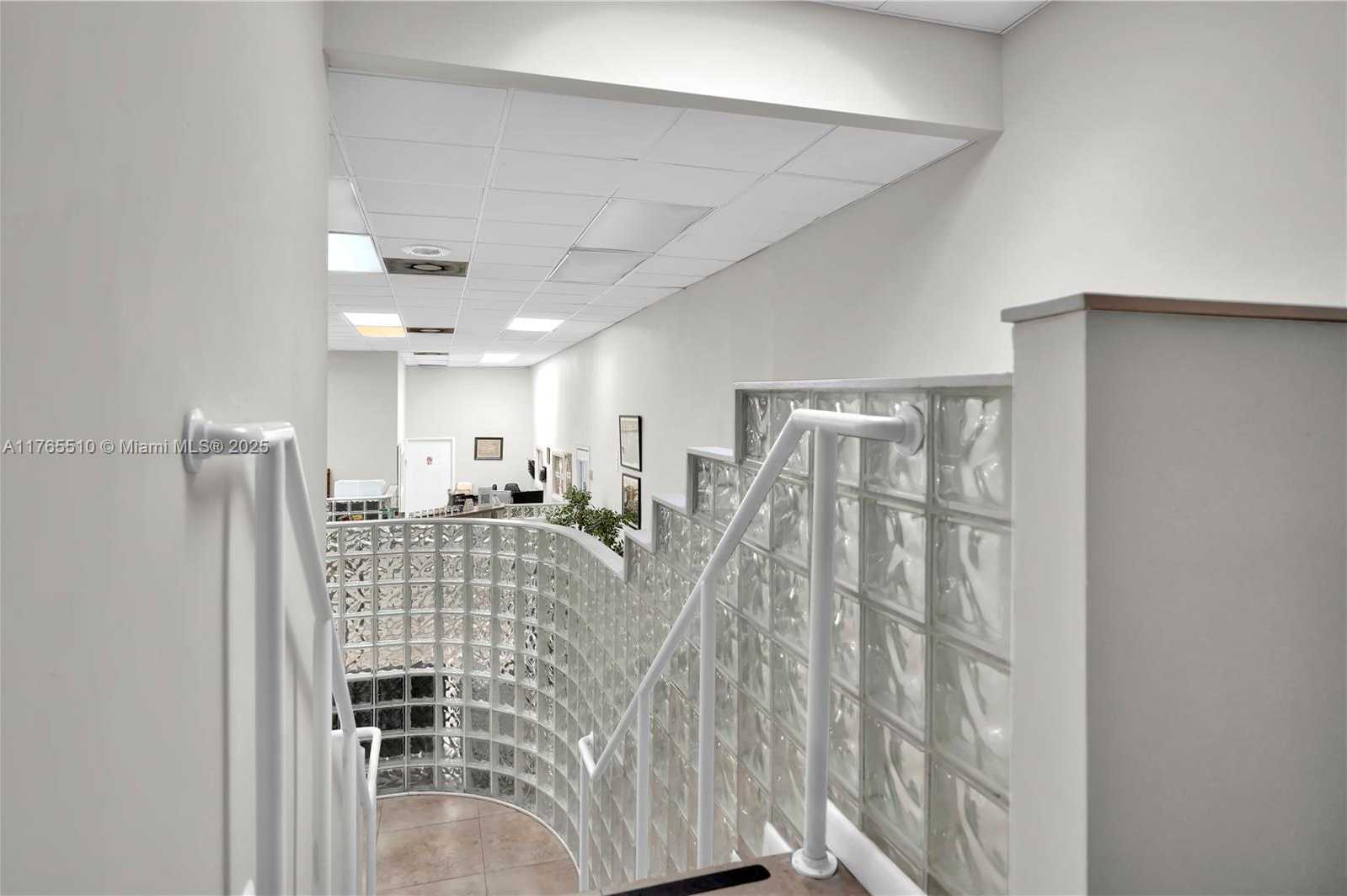 Small Image of Miami Number 7
