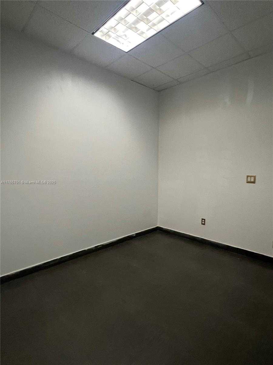Small Image of 1001 PONCE DE LEON BLVD #A, Coral Gables Number 13
