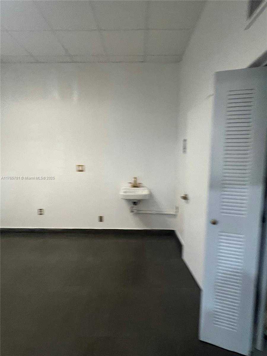 Small Image of 1001 PONCE DE LEON BLVD #A, Coral Gables Number 14
