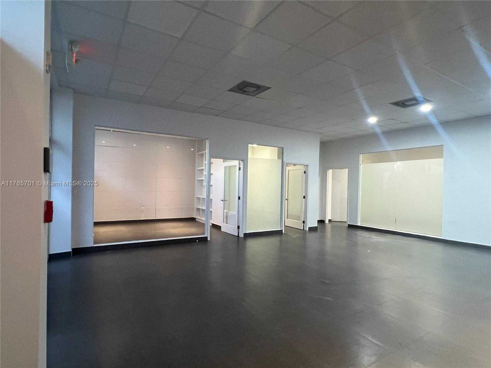 Small Image of 1001 PONCE DE LEON BLVD #A, Coral Gables Number 17