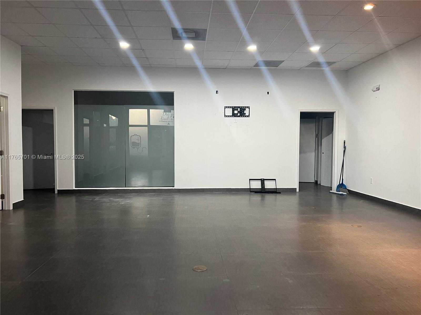 Small Image of 1001 PONCE DE LEON BLVD #A, Coral Gables Number 3