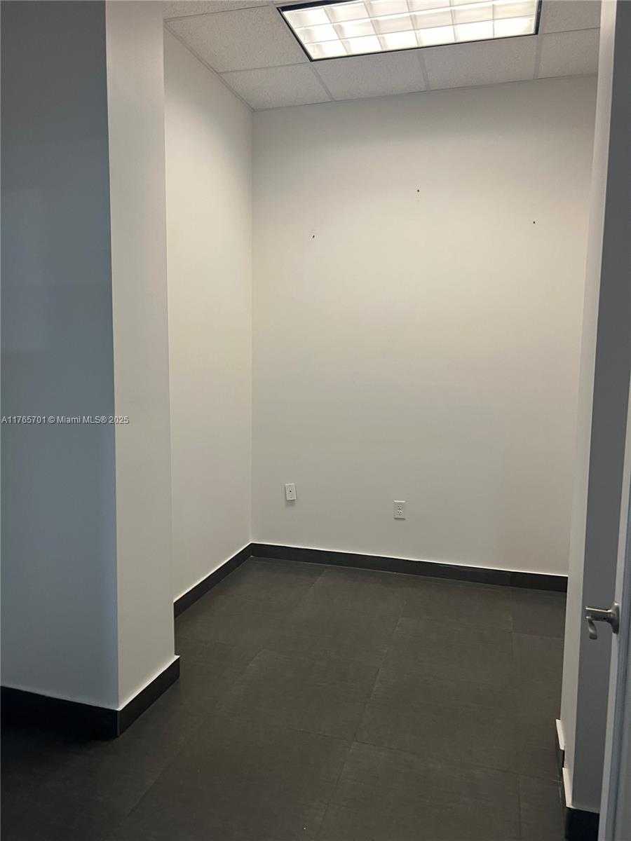 Small Image of 1001 PONCE DE LEON BLVD #A, Coral Gables Number 5