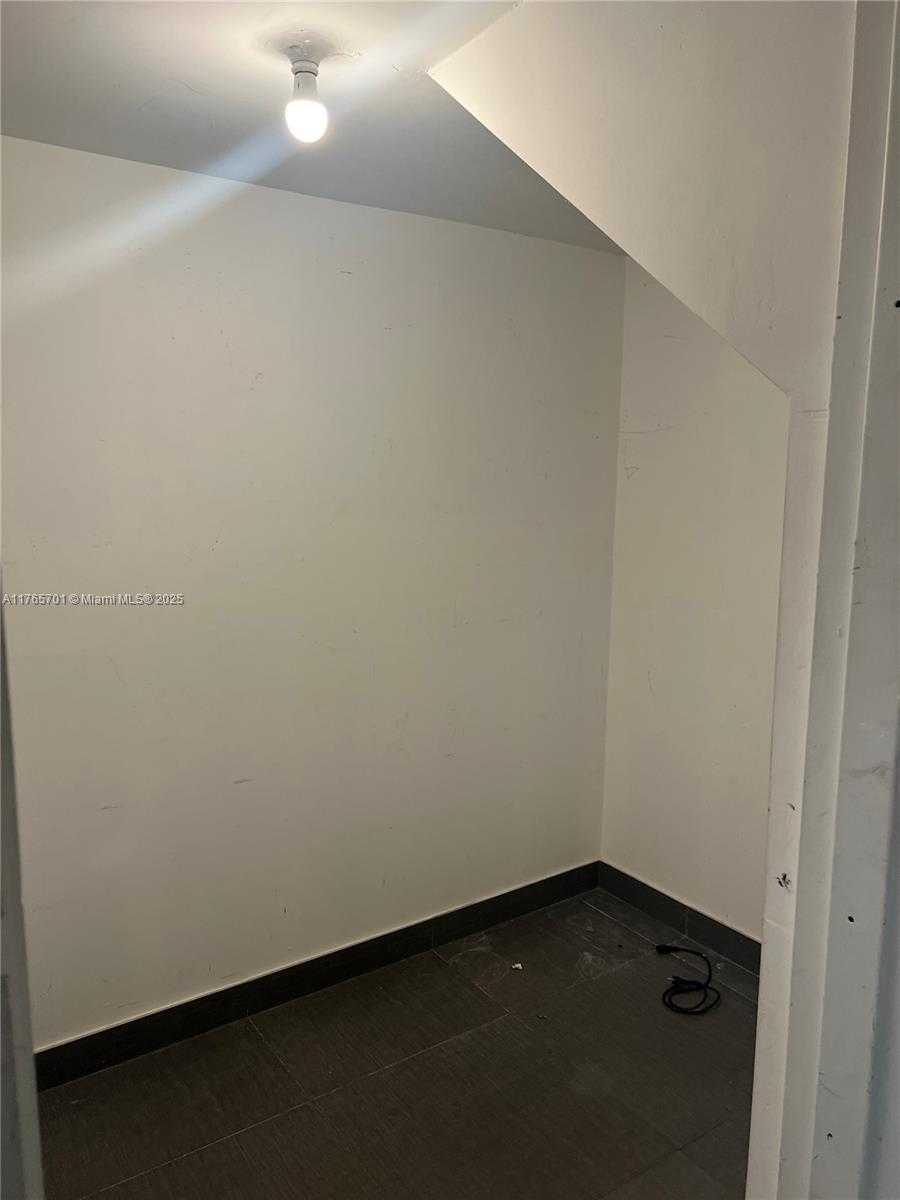 Small Image of 1001 PONCE DE LEON BLVD #A, Coral Gables Number 8