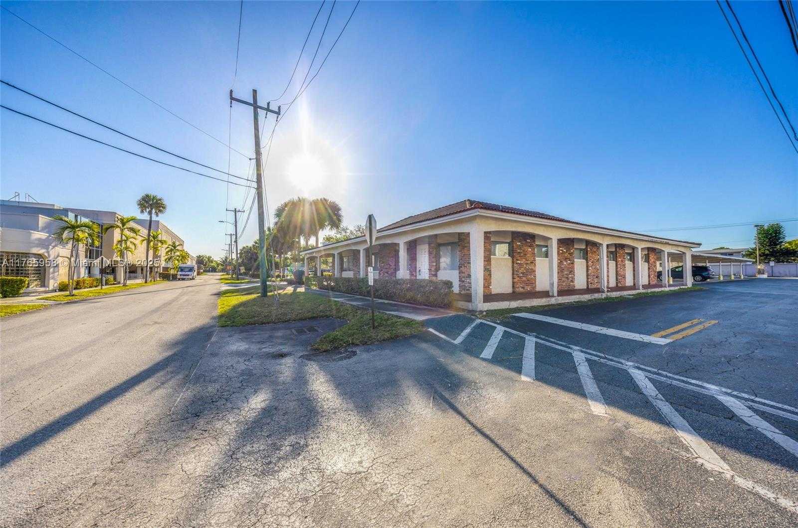 Small Image of 4100 N Hospital Dr, Plantation, FL 33317, USA Number 11