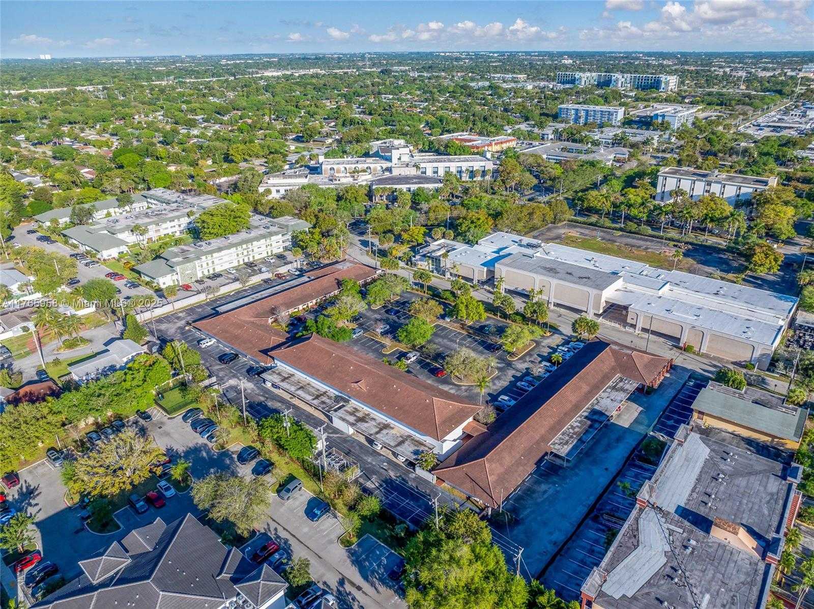 Small Image of 4100 N Hospital Dr, Plantation, FL 33317, USA Number 20