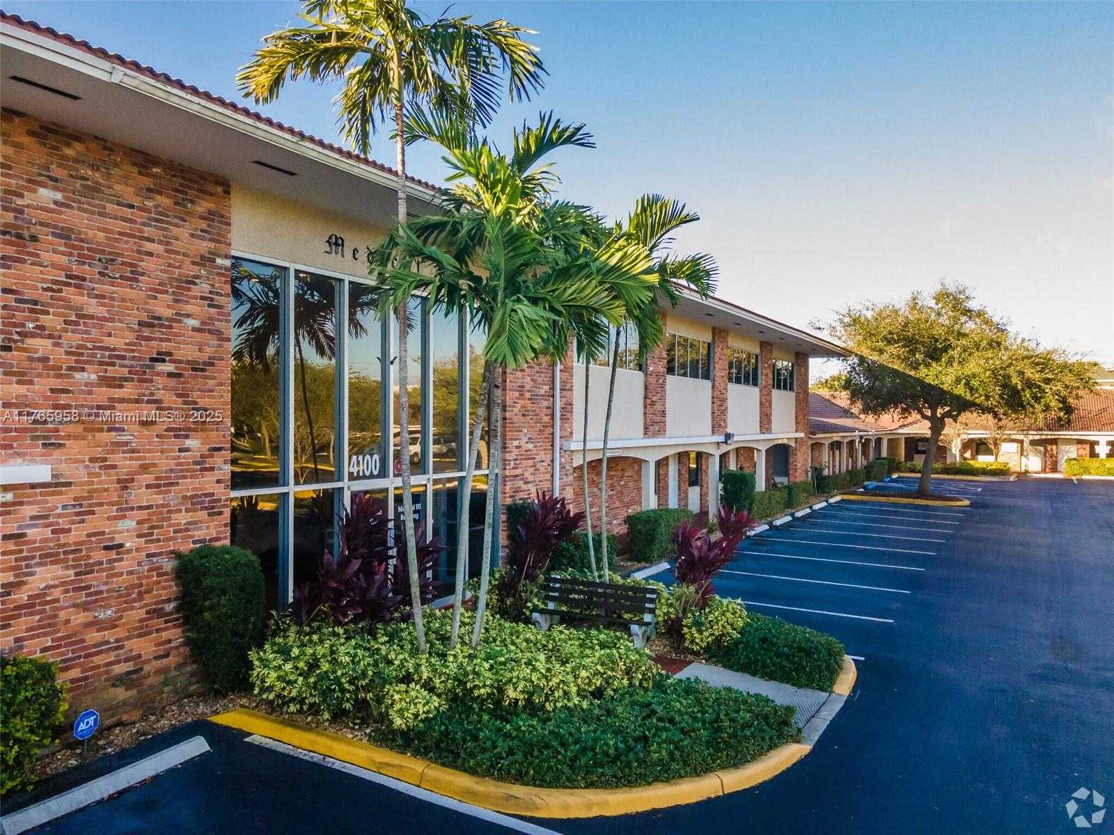 Small Image of 4100 N Hospital Dr, Plantation, FL 33317, USA Number 4