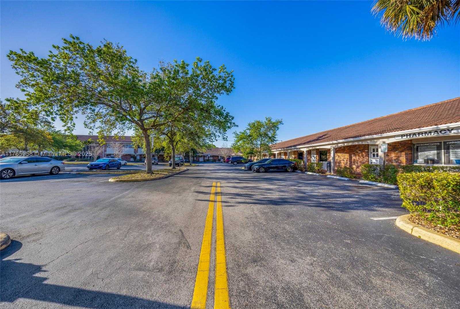 Small Image of 4100 N Hospital Dr, Plantation, FL 33317, USA Number 5
