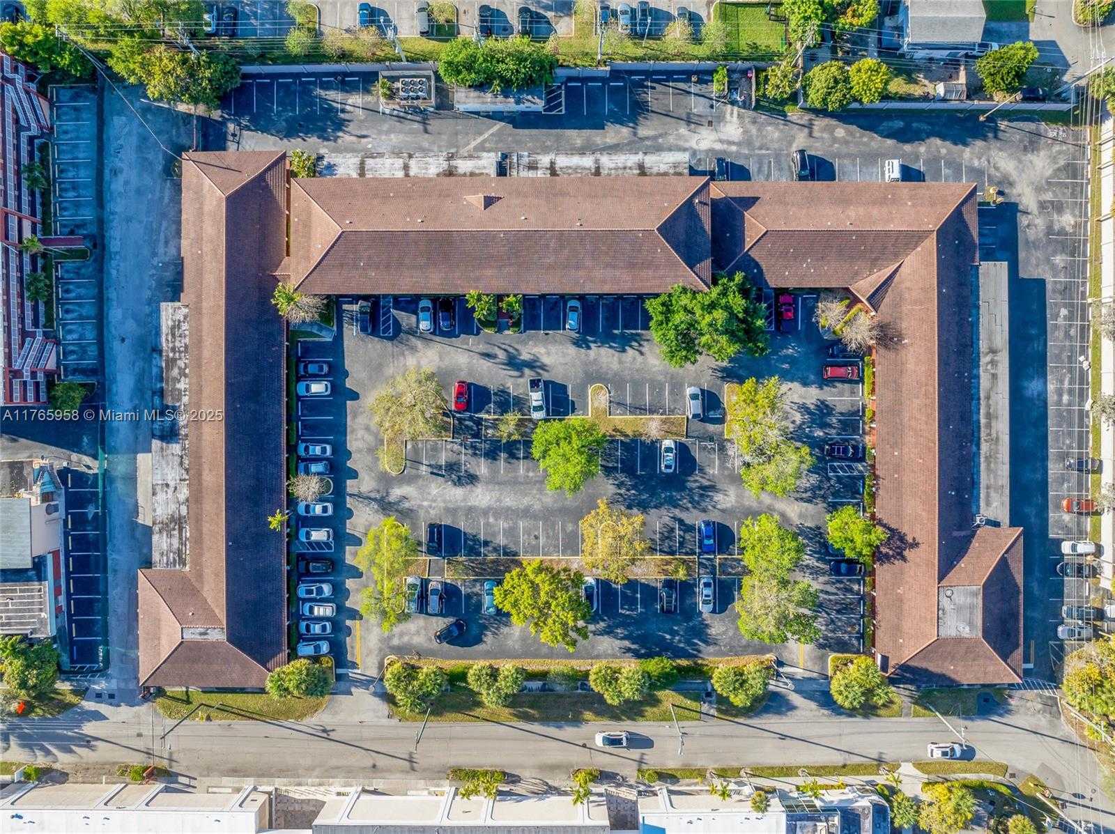 Small Image of 4100 N Hospital Dr, Plantation, FL 33317, USA Number 6