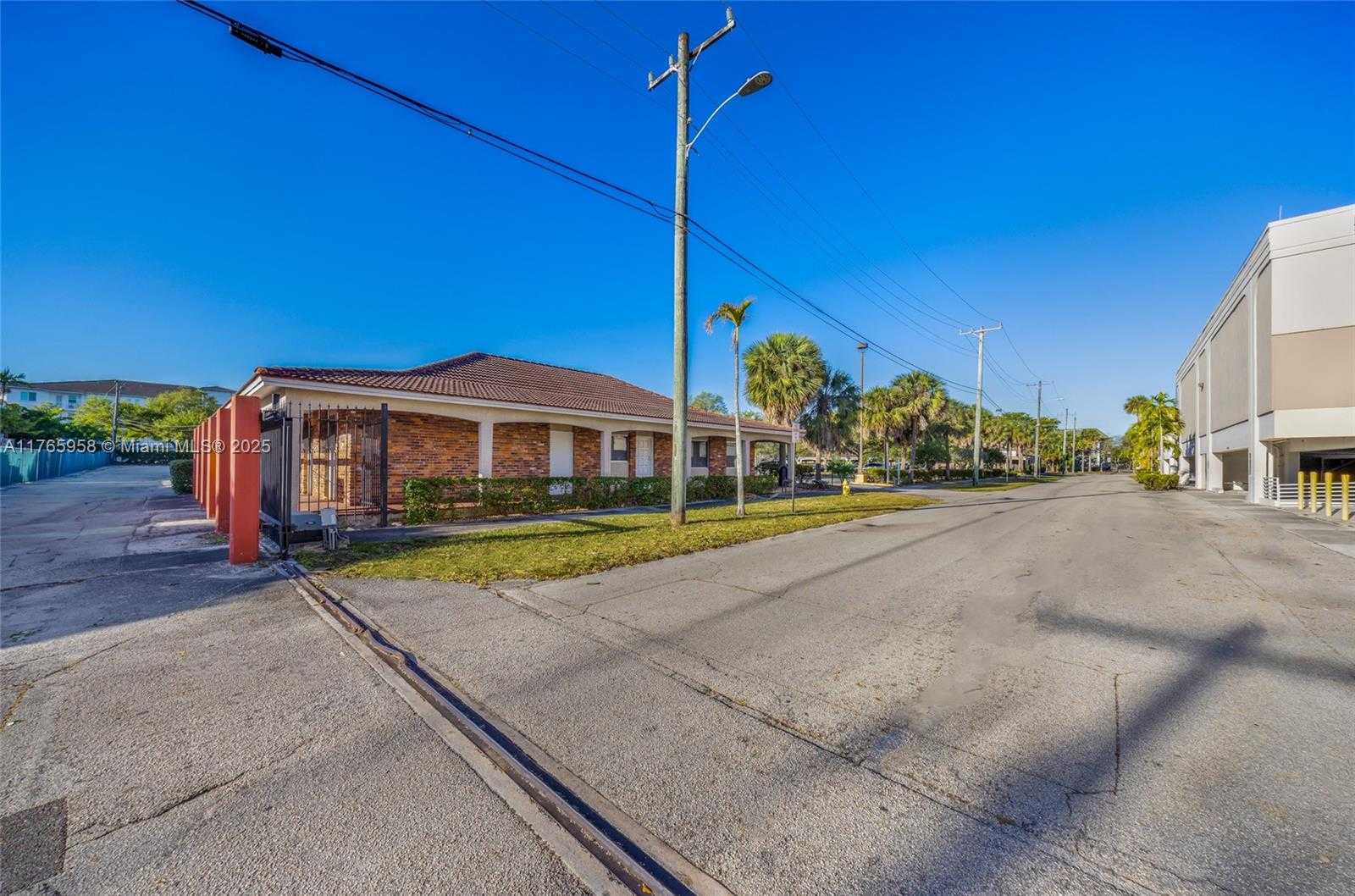 Small Image of 4100 N Hospital Dr, Plantation, FL 33317, USA Number 7