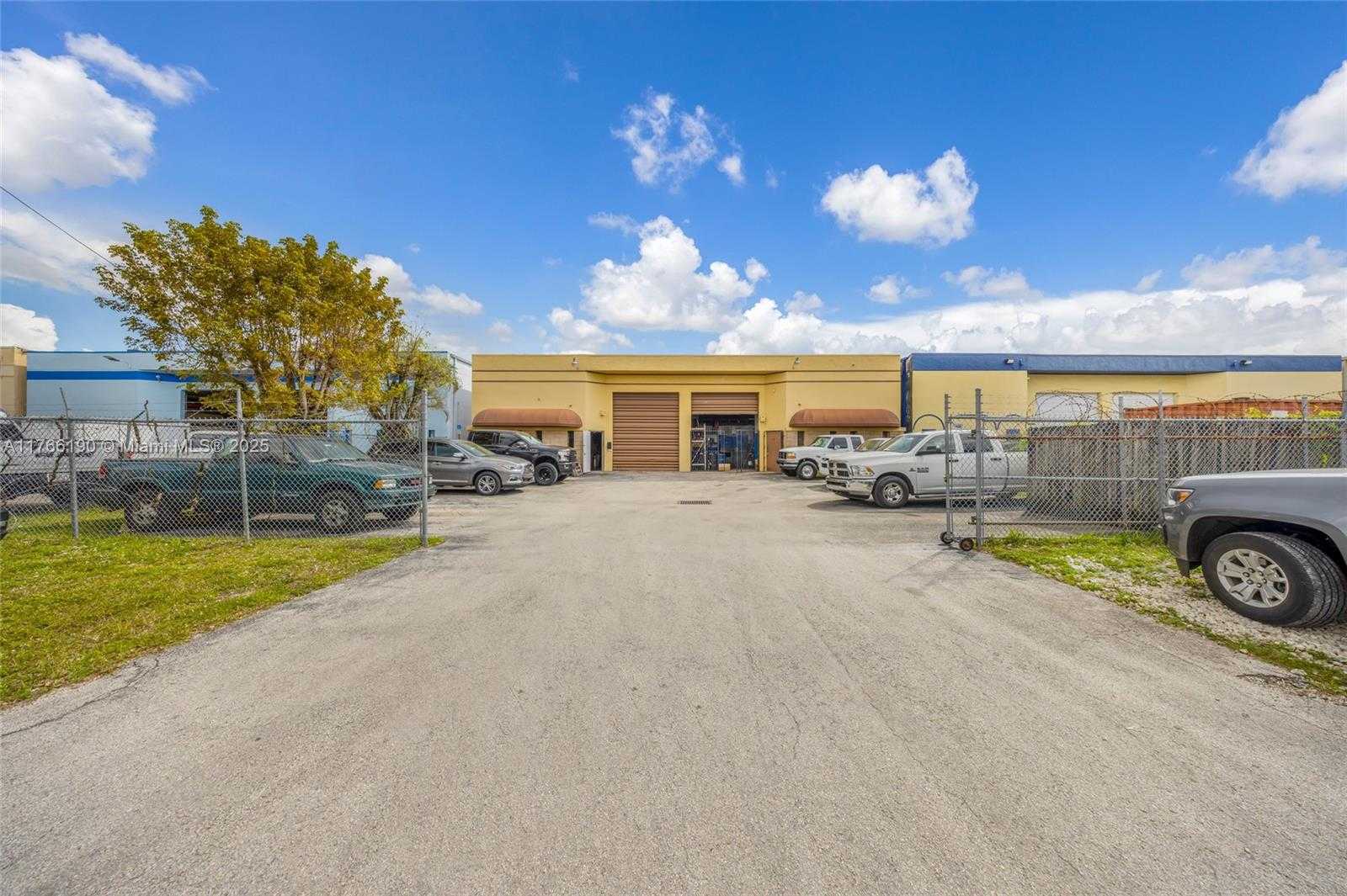 Small Image of 15241 NORTH WEST 33RD PL, Miami Gardens Number 2