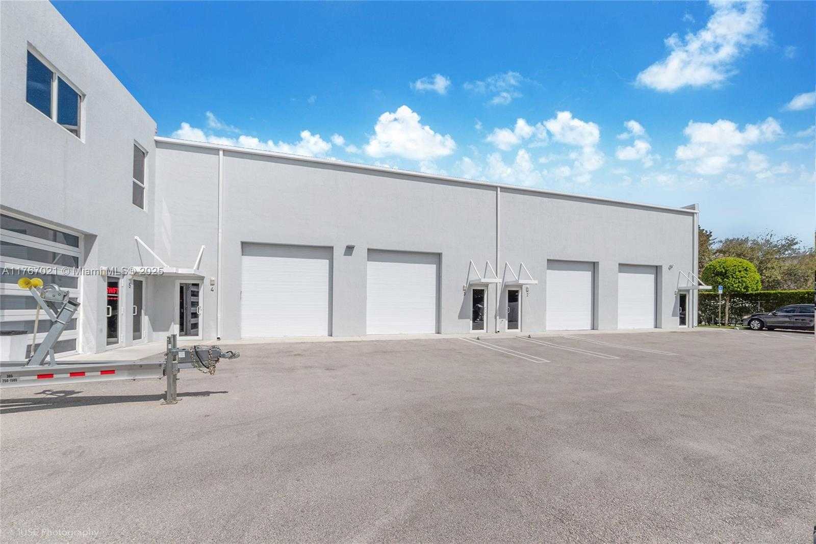 Small Image of 13040 SOUTH WEST 123RD AVE, Miami Number 4