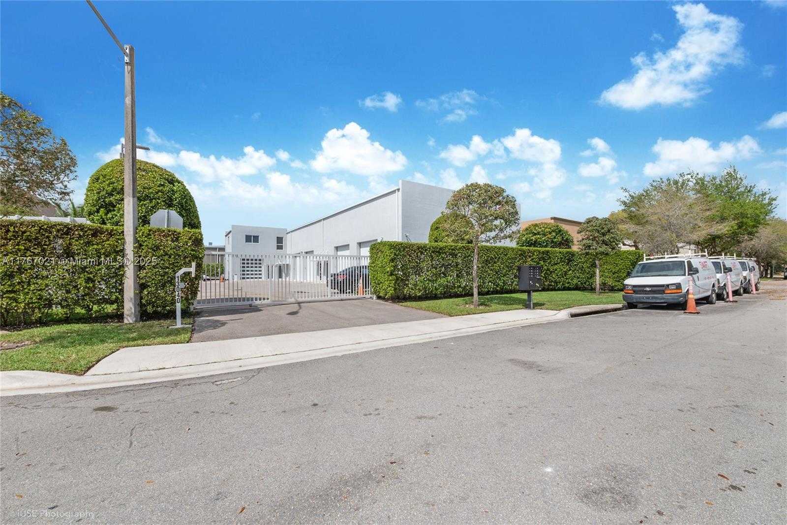 Small Image of 13040 SOUTH WEST 123RD AVE, Miami Number 5