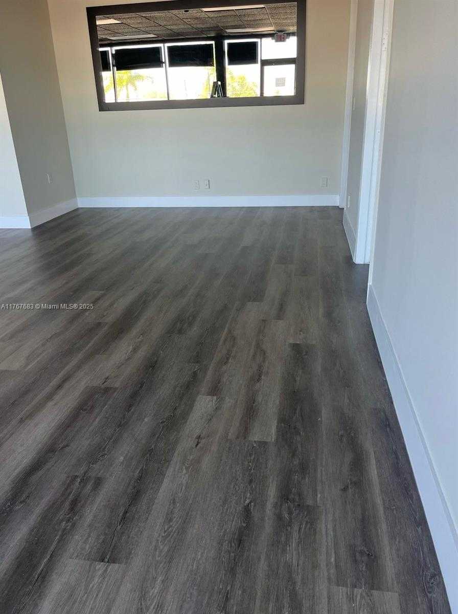 Small Image of 20 EAST OAKLAND PARK BOULEVARD, Wilton Manors Number 4