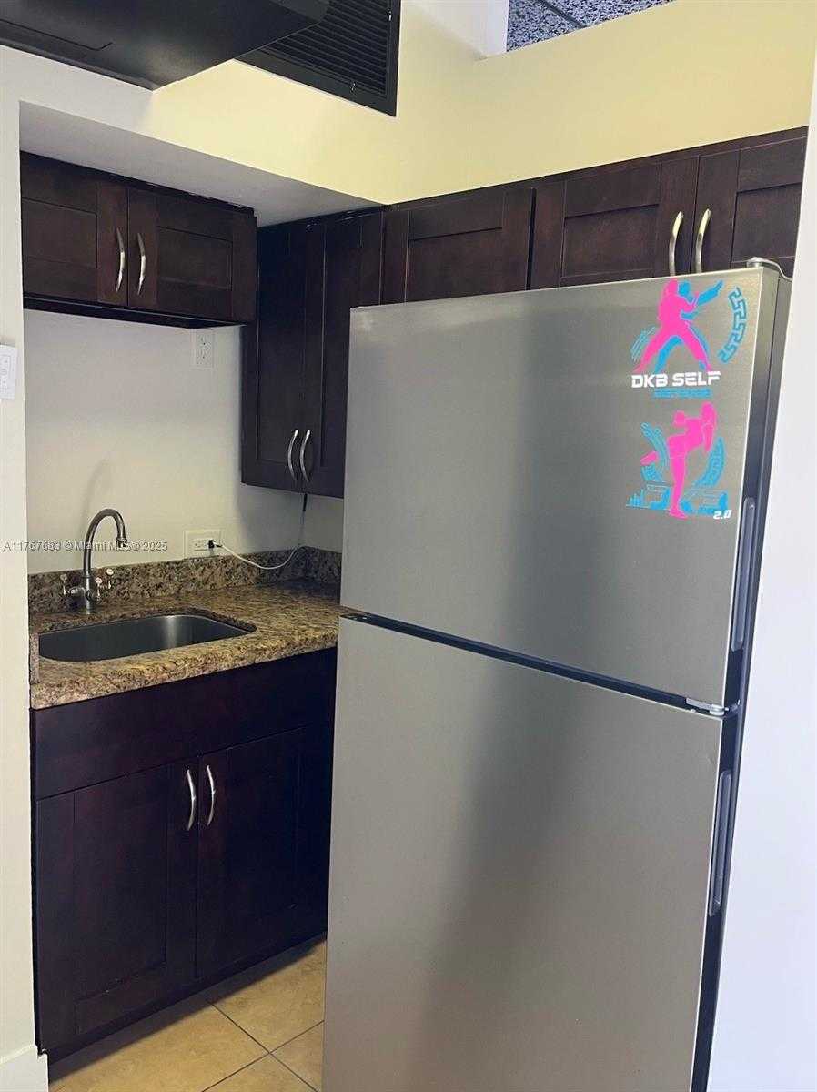 Small Image of 20 EAST OAKLAND PARK BOULEVARD, Wilton Manors Number 7