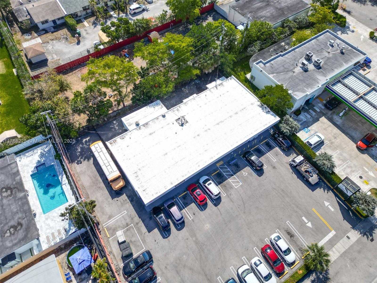 Small Image of 17851 NORTH WEST 78TH AVE, Hialeah Number 12