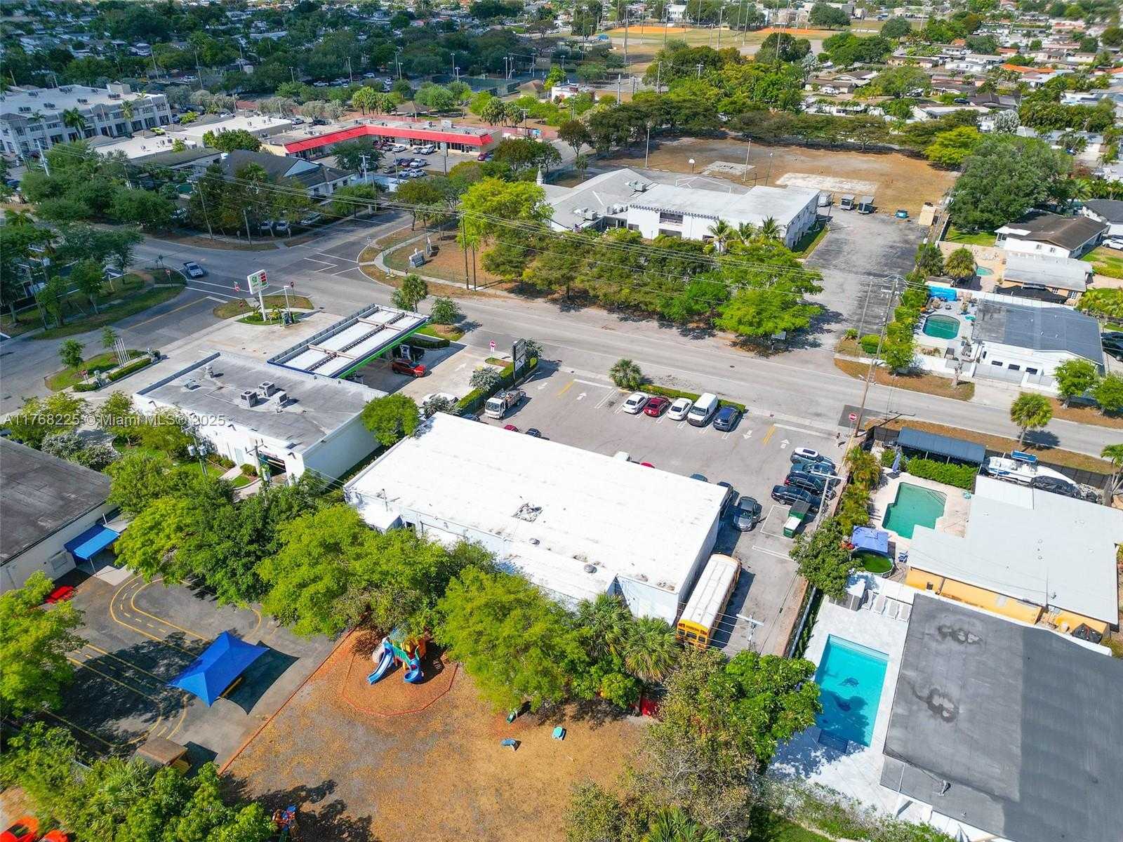 Small Image of 17851 NORTH WEST 78TH AVE, Hialeah Number 21