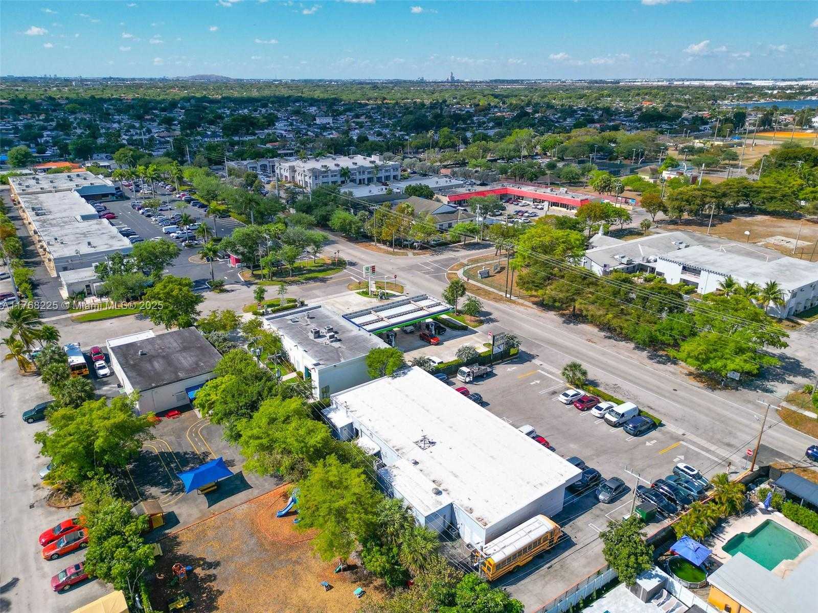 Small Image of 17851 NORTH WEST 78TH AVE, Hialeah Number 3