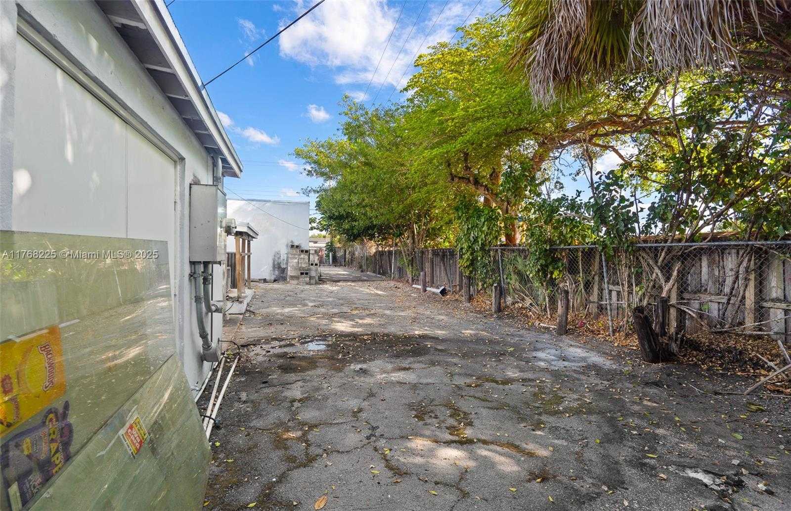 Small Image of 17851 NORTH WEST 78TH AVE, Hialeah Number 38