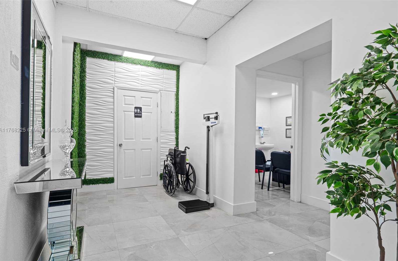Small Image of 17851 NORTH WEST 78TH AVE, Hialeah Number 65