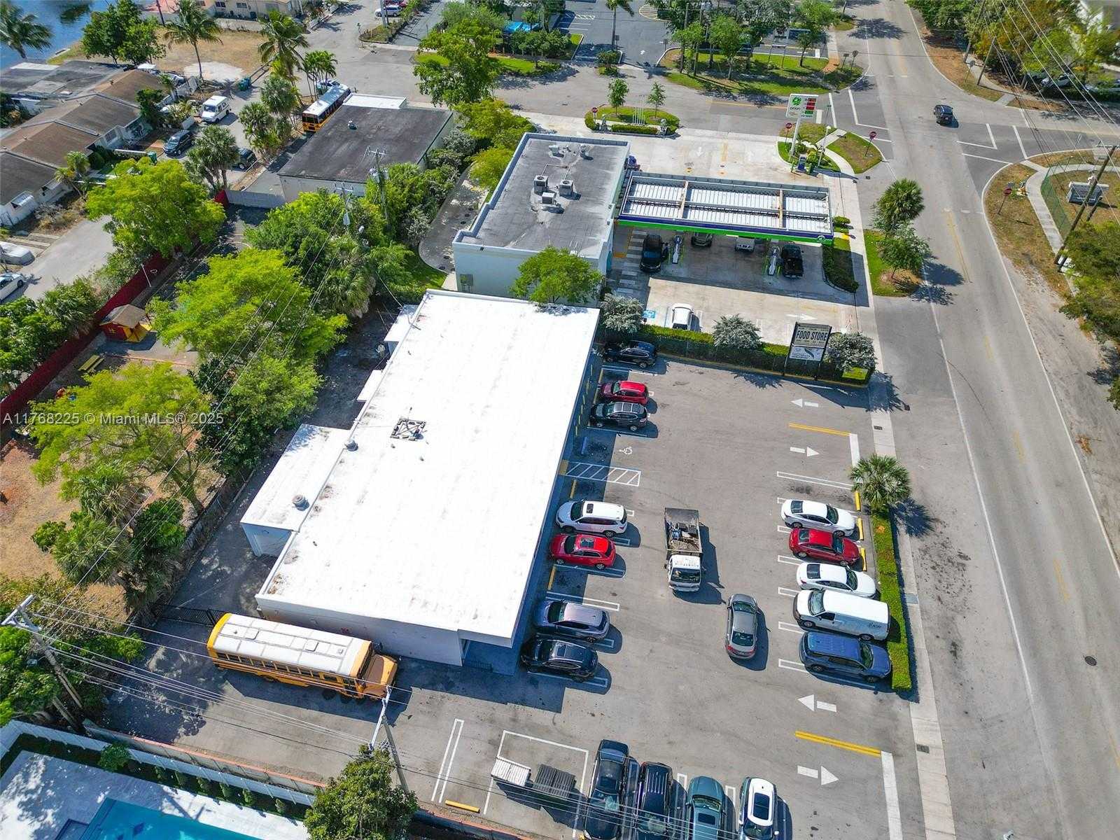 Small Image of 17851 NORTH WEST 78TH AVE, Hialeah Number 7
