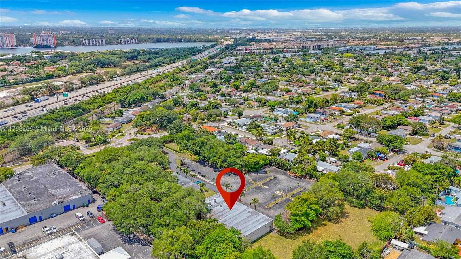 Small Image of 1475 NORTH EAST 199TH ST, Miami Number 10