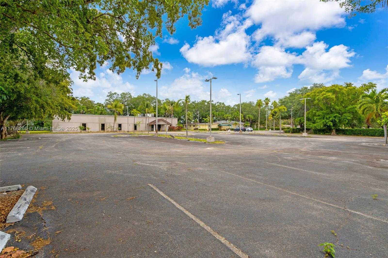 Small Image of 1475 NORTH EAST 199TH ST, Miami Number 2