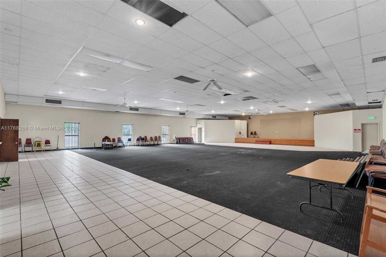 Small Image of 1475 NORTH EAST 199TH ST, Miami Number 4