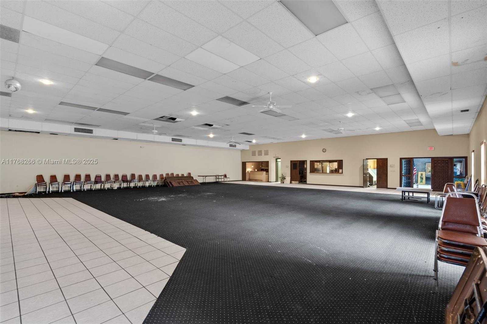 Small Image of 1475 NORTH EAST 199TH ST, Miami Number 5