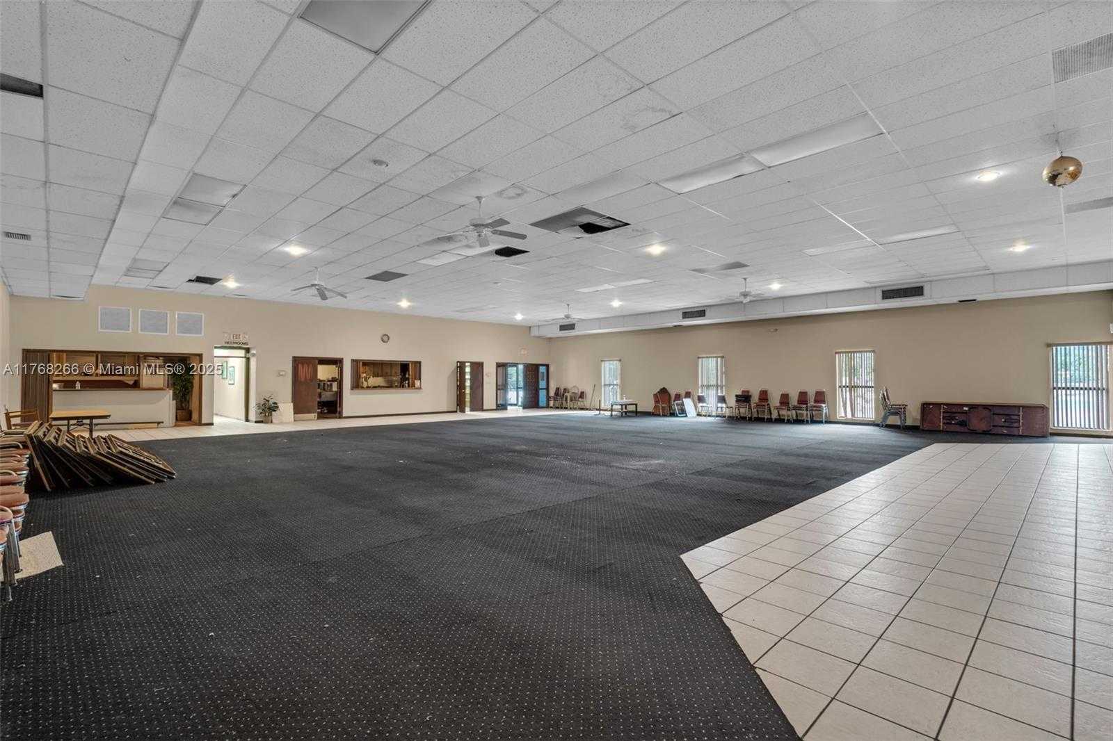 Small Image of 1475 NORTH EAST 199TH ST, Miami Number 6