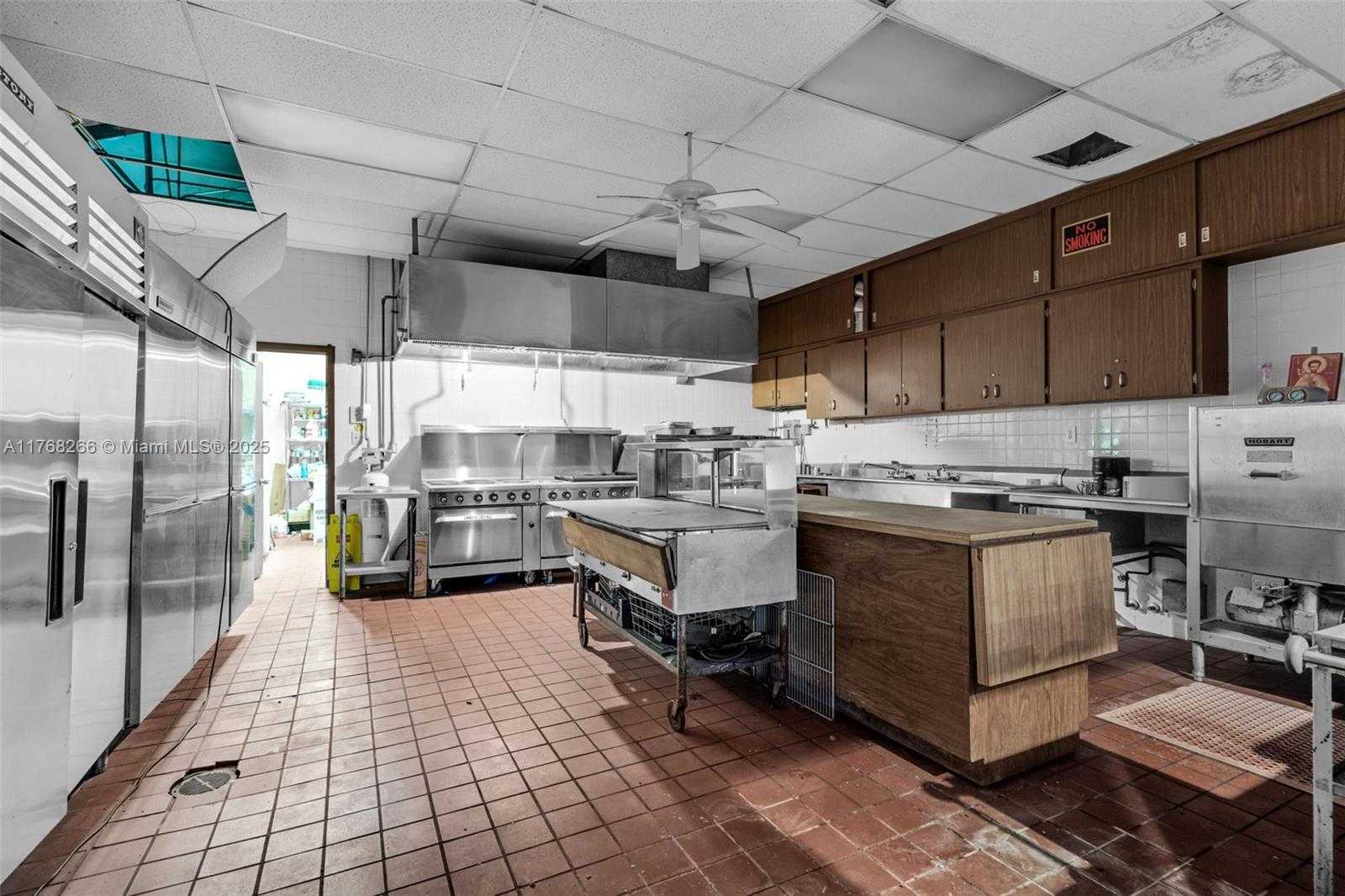 Small Image of 1475 NORTH EAST 199TH ST, Miami Number 8