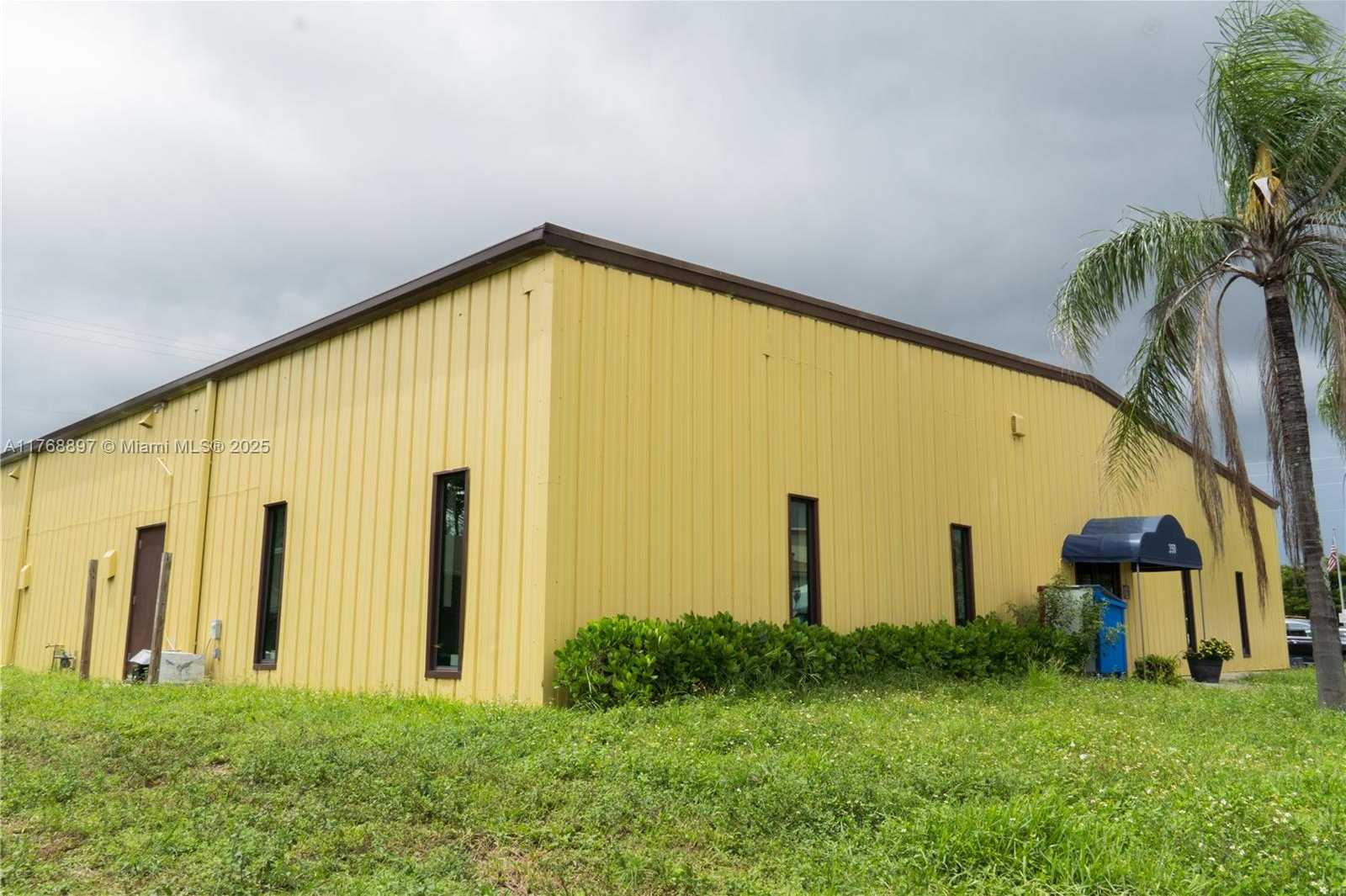 Small Image of 350 SOUTH WEST 25TH ST, Fort Lauderdale Number 2