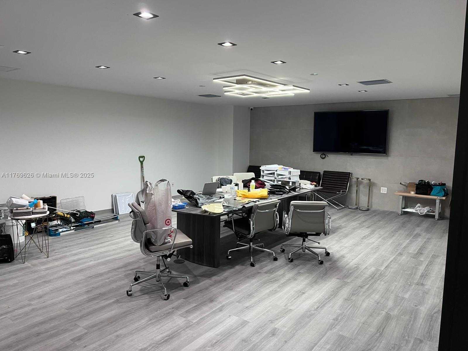 Small Image of Miami Number 6