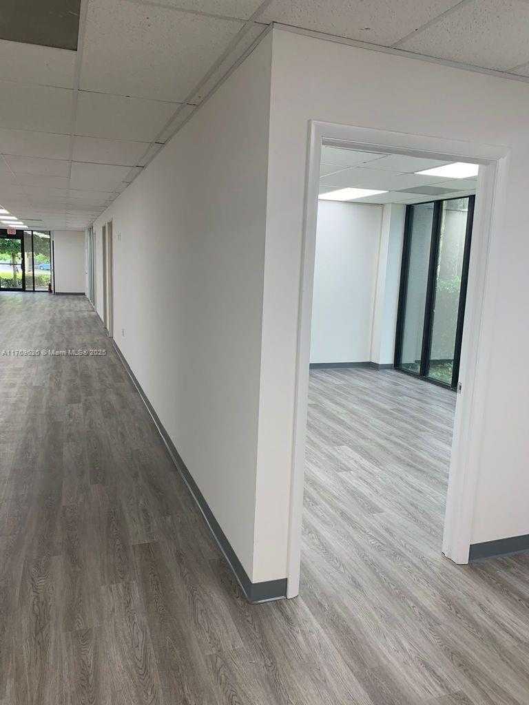 Small Image of Miami Number 8