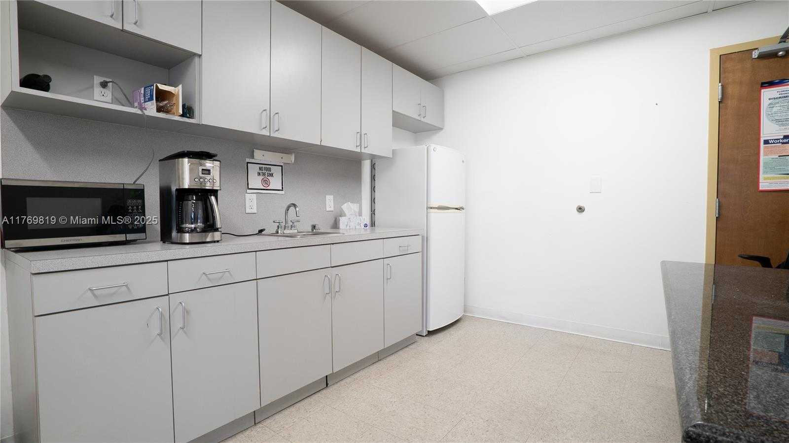 Small Image of 4300 BISCAYNE BLVD #201, Miami Number 11