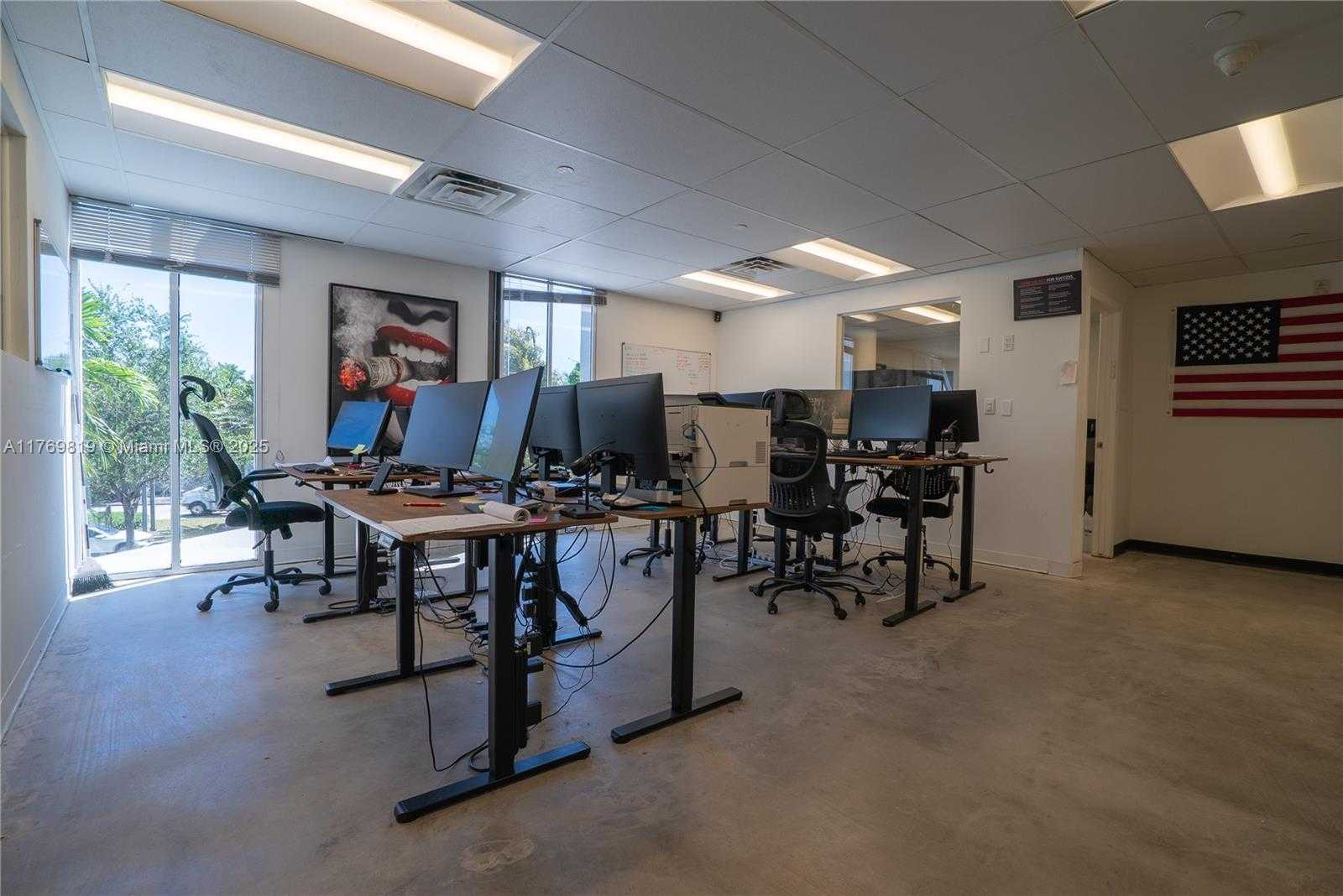 Small Image of 4300 BISCAYNE BLVD #201, Miami Number 8