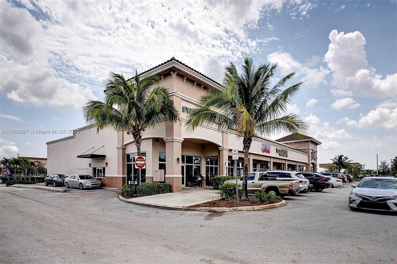 Small Image of 19401 NORTH WEST 27TH AVE, Miami Gardens Number 3