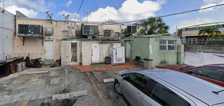 Small Image of 1044 WEST FLAGLER ST, Miami Number 4